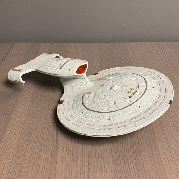 Star Trek USS Enterprise NCC-1701-D Next Generation Incomplete - Picture 10 of 13
